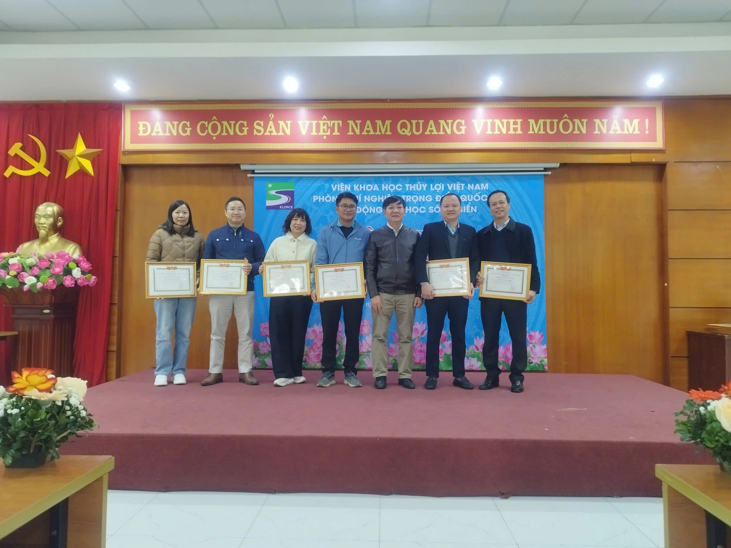 Hội nghị tổng kết công tác năm 2025 và phương hướng nhiệm vụ năm 2026 của phòng Thí nghiệm trọng điểm Quốc gia về động lực học sông biển